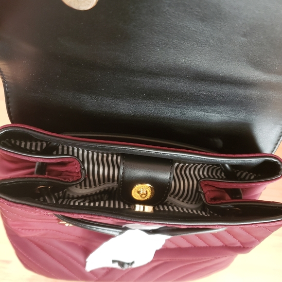 Jessica Moore Quilted Backpack Berry Black Magnetic Closure Med New - Picture 4 of 11